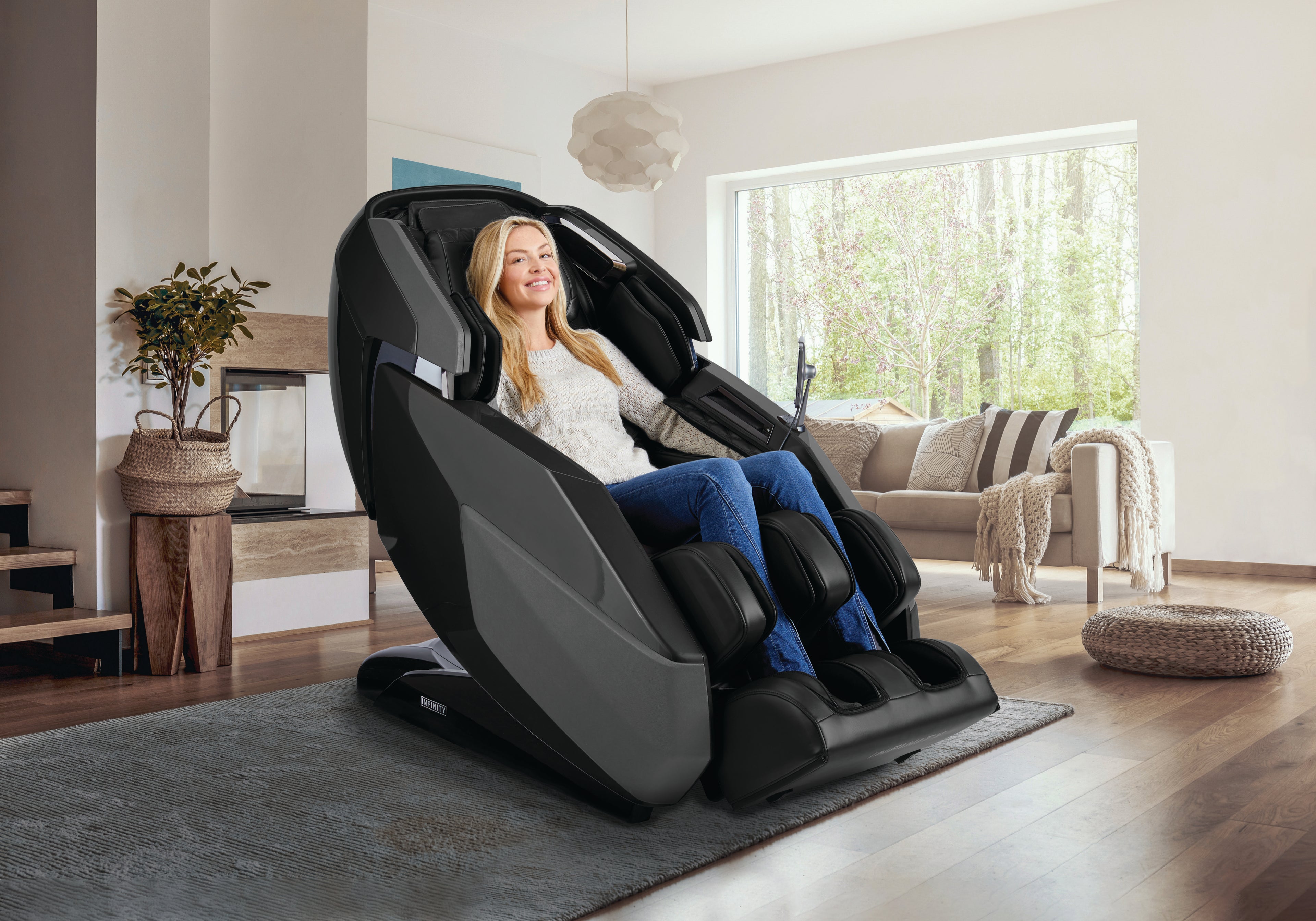 Relaxing in the Infinity Imperial Syner-D in Black